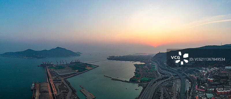 山海晨韵 港口日出，拍摄于连云港连云街道图片素材