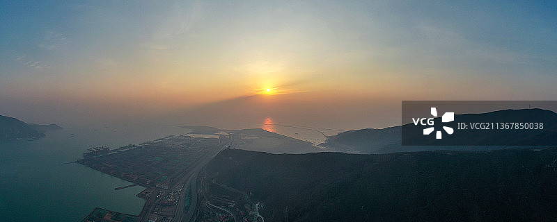 海岛日出，拍摄于连云港港口图片素材