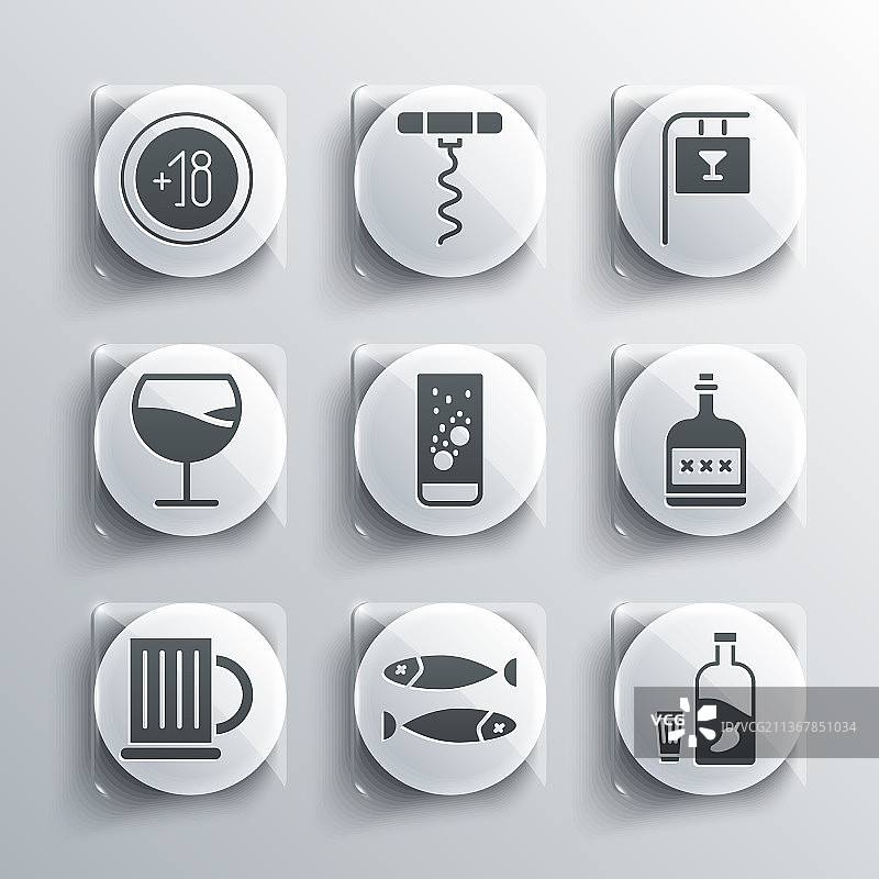 一套含胡椒和玻璃杯的干鱼伏特加图片素材