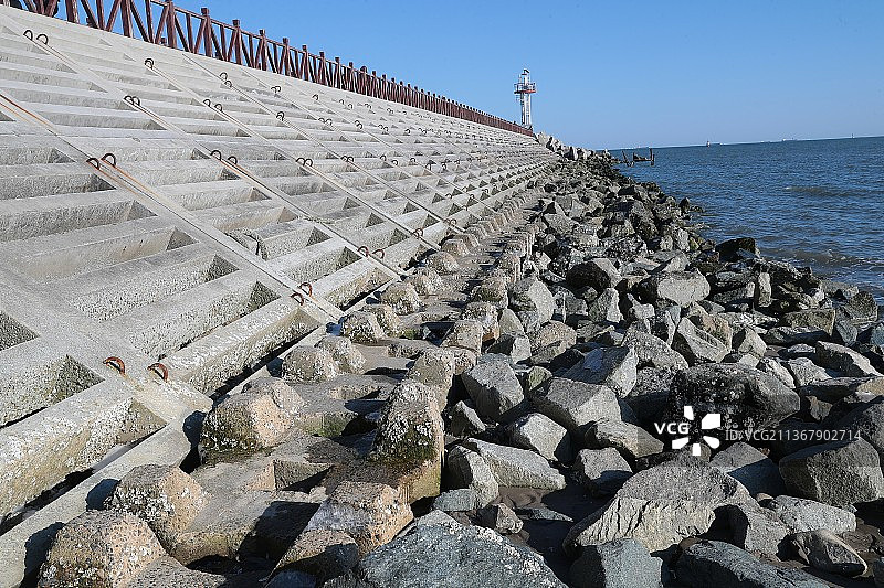 2022年2月5日，这是拍摄的混凝土防波堤。图片素材