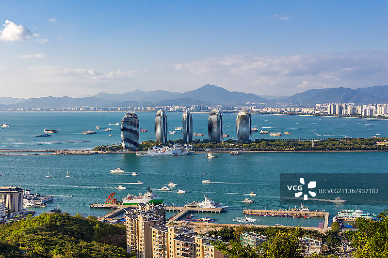 三亚地标 市区天际线 鹿回头景区 人工岛 凤凰岛酒店 海滨建筑图片素材