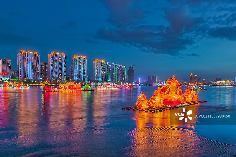 松花江上的河灯图片素材