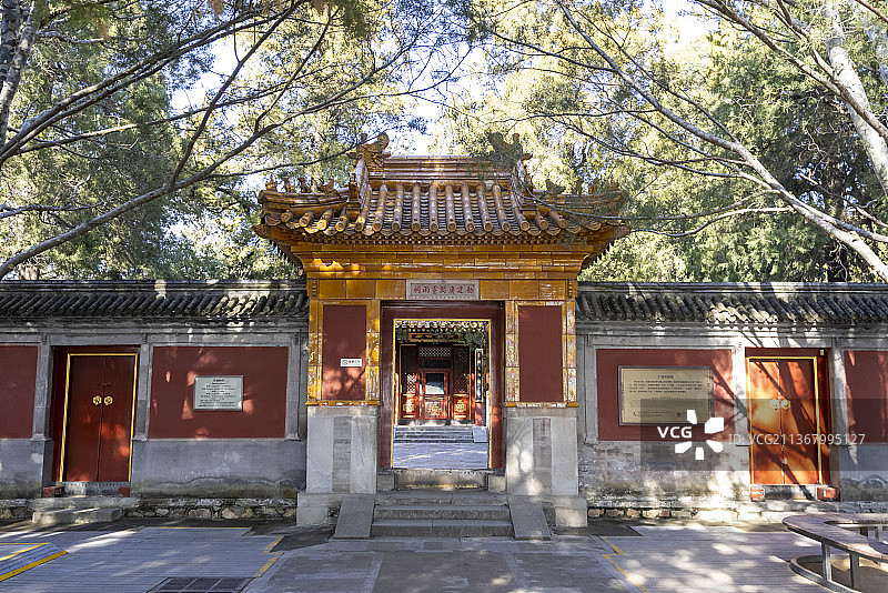 北京颐和园南湖岛新建光润灵雨祠图片素材