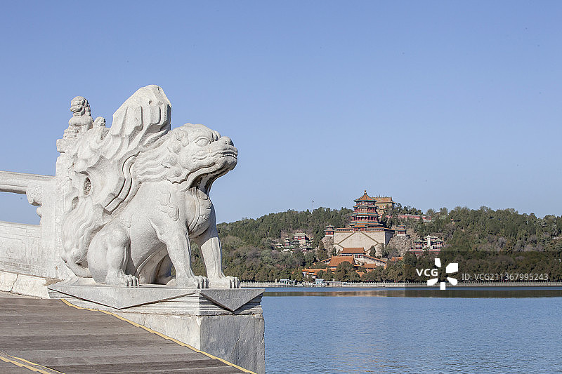 北京颐和园十七孔桥远眺佛香阁图片素材