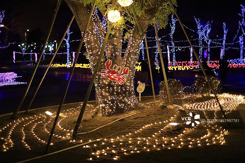 节日彩色的灯光夜景图片素材
