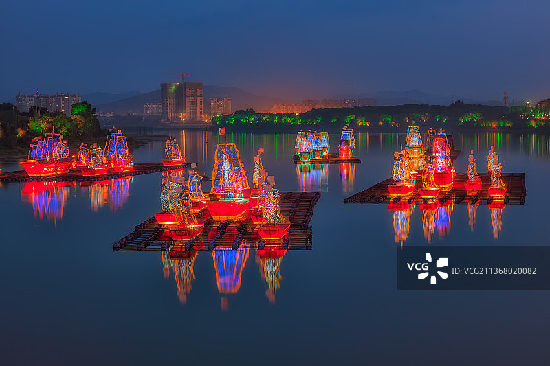 松花江上的河灯图片素材