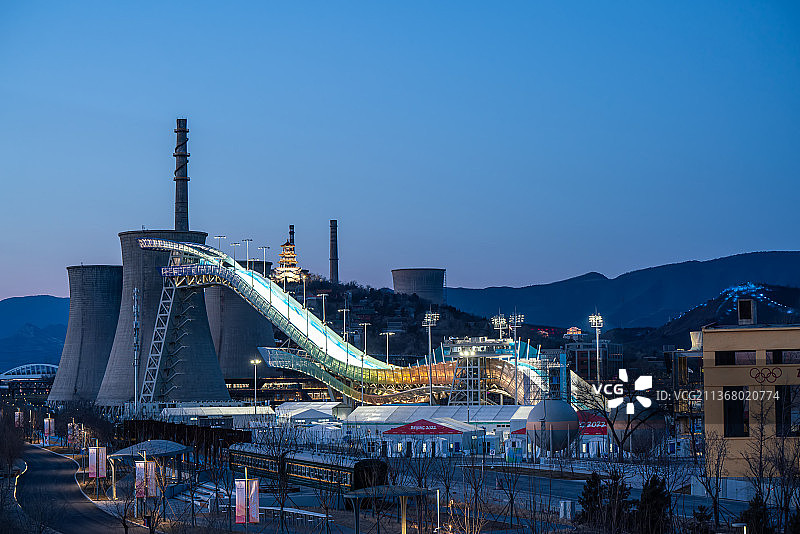 北京石景山冬奥会首钢大跳台夜景图片素材