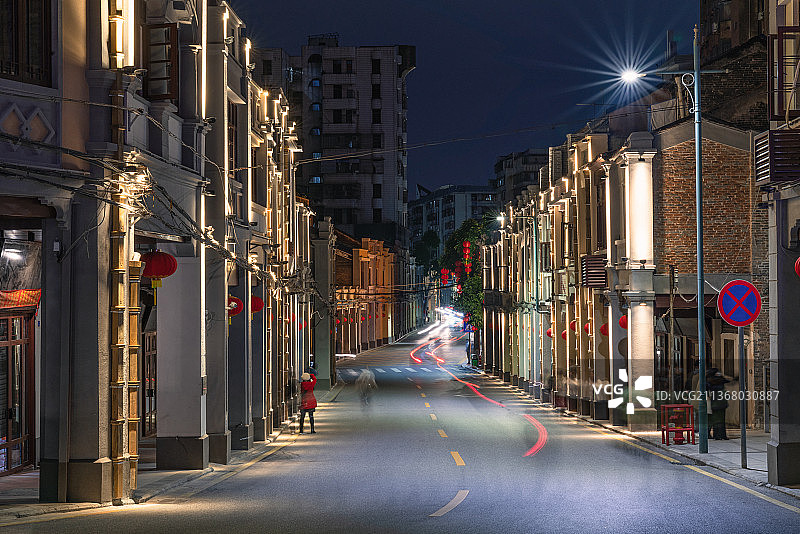 广东省肇庆市端州区 老城区 骑楼 灯笼 岭南建筑 街道 夜景 灯光 春节图片素材