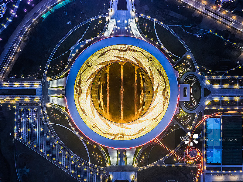 成都东安湖大运会体育馆夜景灯光秀图片素材