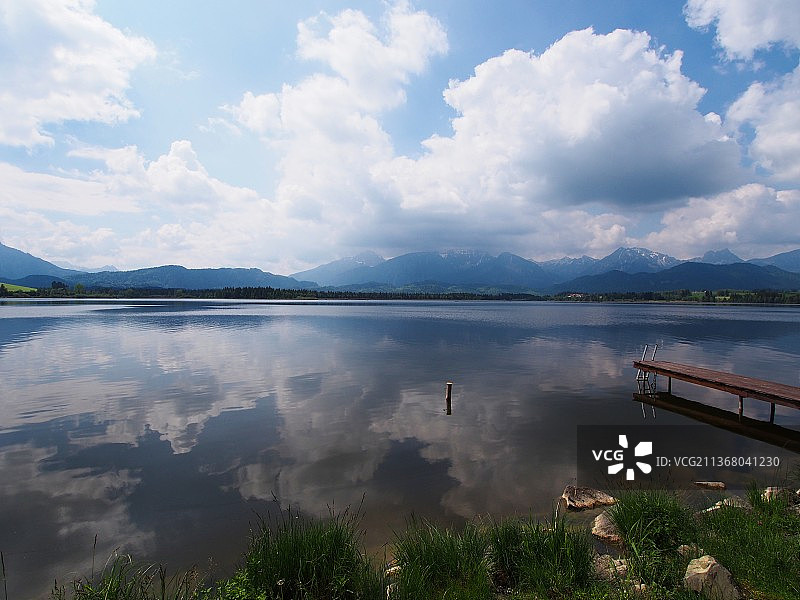 德国巴伐利亚湖泊的云彩风景图片素材