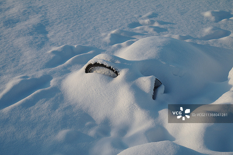 冰雪中的自行车，阿斯克尔市，挪威图片素材