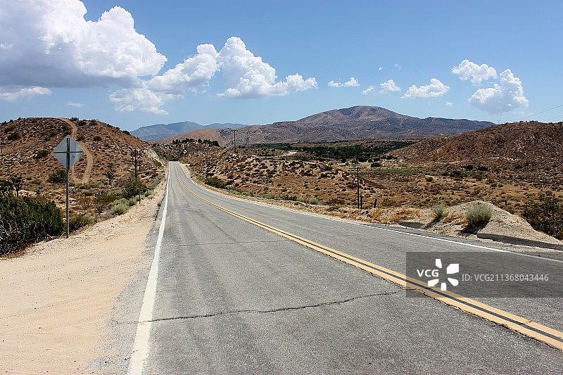天空下的空旷道路景观图片素材