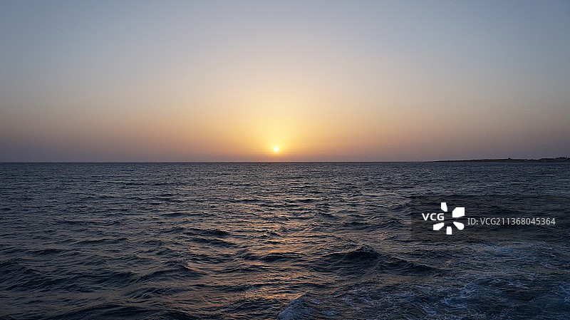 塞浦路斯帕福斯日落时分天空下的海景美景图片素材