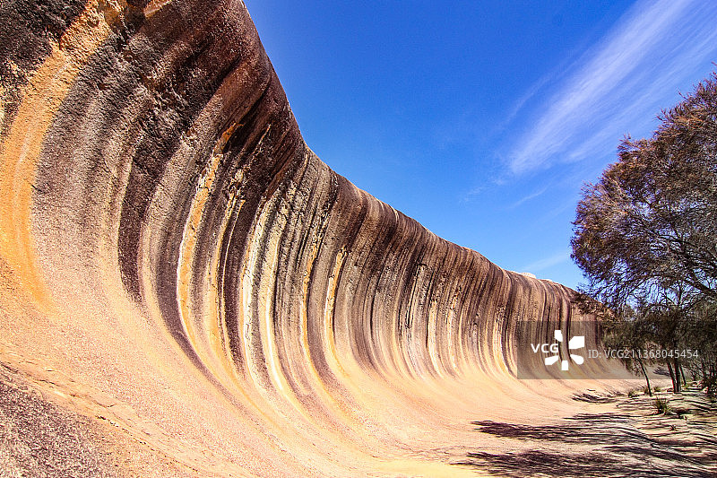 风景与天空的对比图片素材