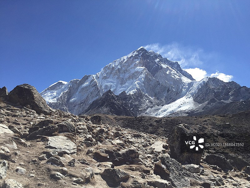 珠穆朗玛峰大本营徒步之旅：雪山美景图片素材
