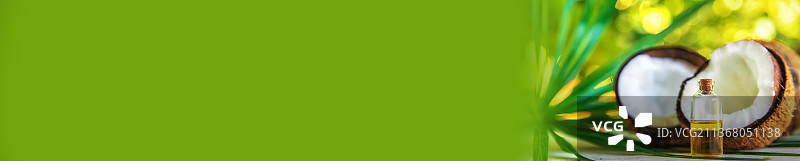 瓶装天然椰子油图片素材