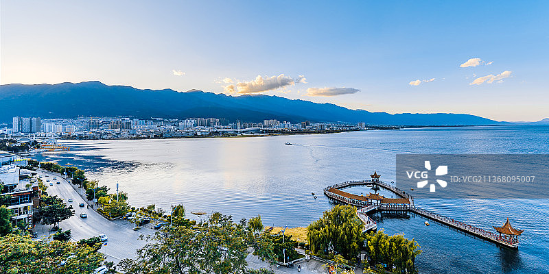 中国云南省大理市下关洱海海心亭高视角航拍图片素材