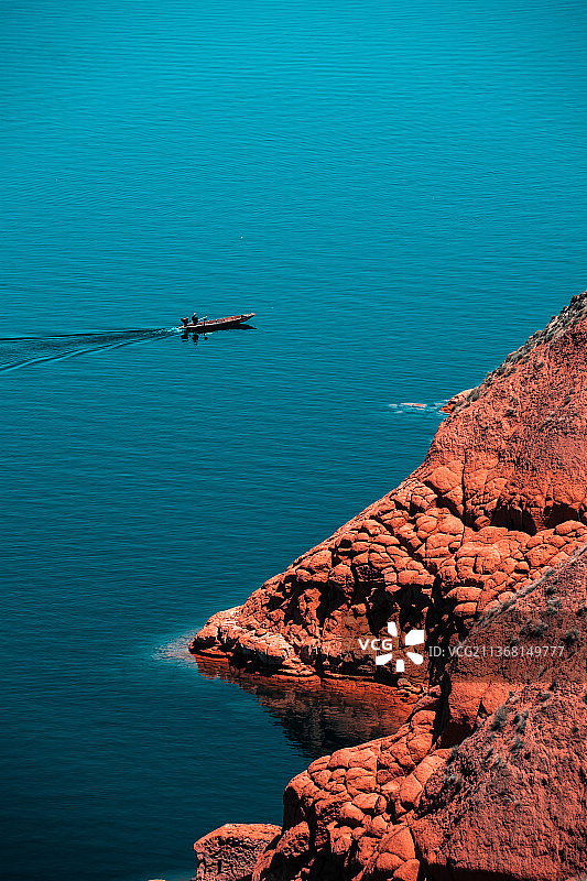 礁石船图片素材