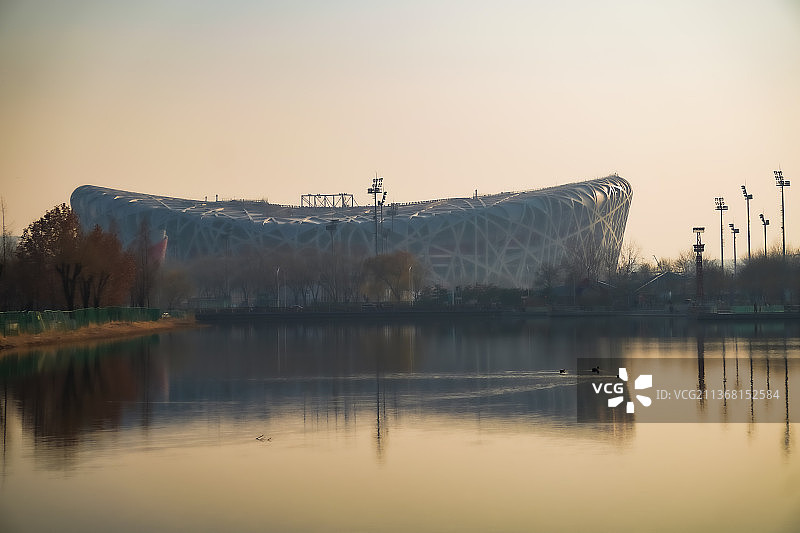 鸟巢倒影图片素材