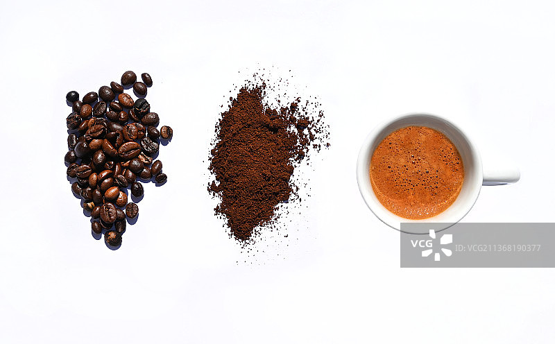 白色背景咖啡豆咖啡杯俯视图图片素材