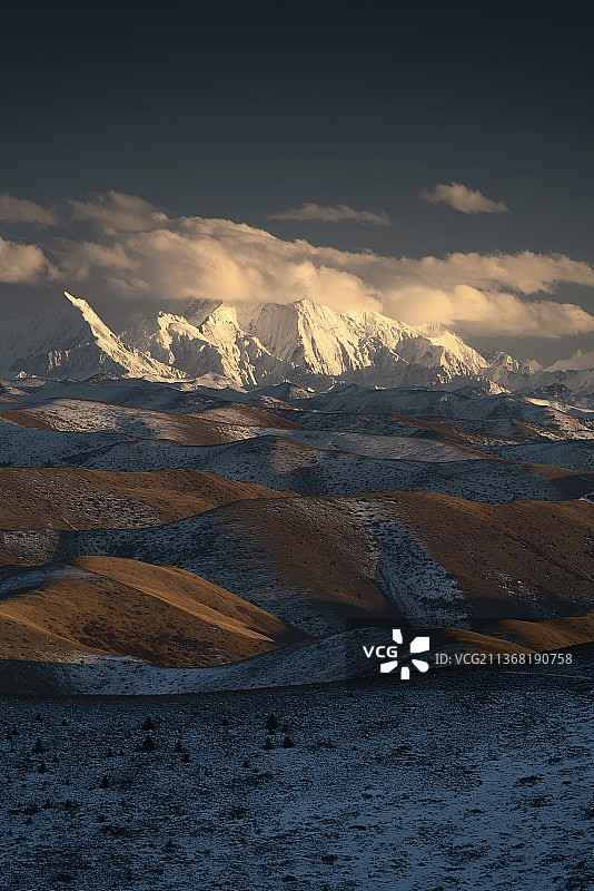 金色贡嘎图片素材