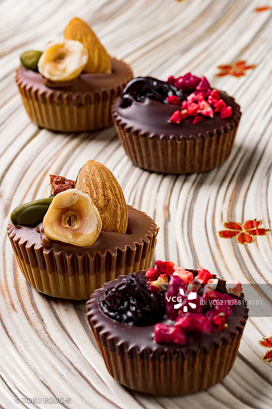 桌上的纸杯蛋糕特写，日本杉并区图片素材
