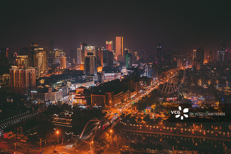 合肥老城区天际线夜景，步行街、摩天轮、环城公园图片素材