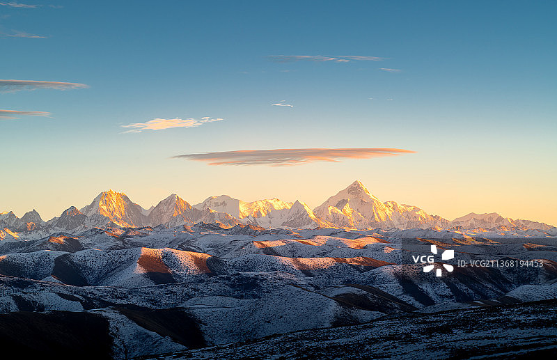 贡嘎雪山晚霞图片素材