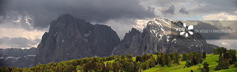 意大利博岑山脉全景图片素材