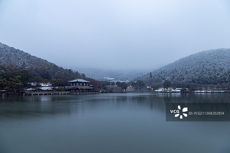 江苏苏州市著名景点穹窿山景区孙武文化园冬季雪景风光图片素材