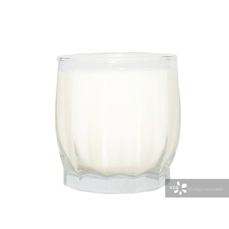白色背景下的牛奶杯图片素材