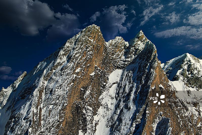 意大利凯马滕：菲itsch山峰的雪山全景图片素材