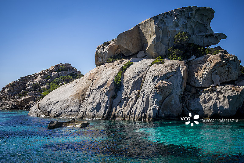 女巫头像，意大利撒丁岛蓬塔萨丁尼亚海中岩层景观图片素材