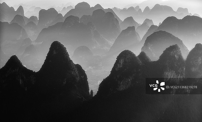 峰峦叠起图片素材