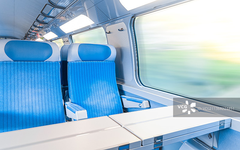 现代高速列车内部空座位图片素材