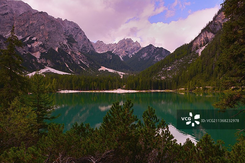 意大利博尔扎诺布莱斯湖山景图片素材