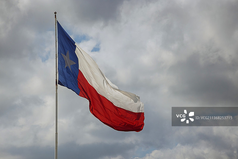 在风中飘扬的德克萨斯州州旗图片素材