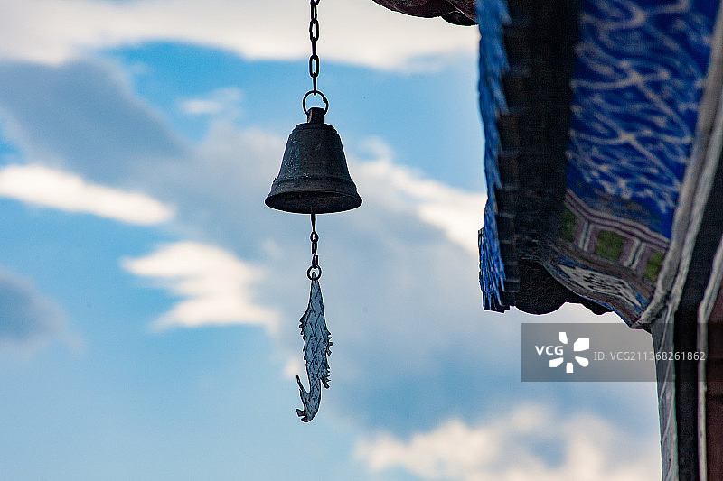 拍摄于云南大理的小普陀岛，图中为岛上观音阁风铃。图片素材