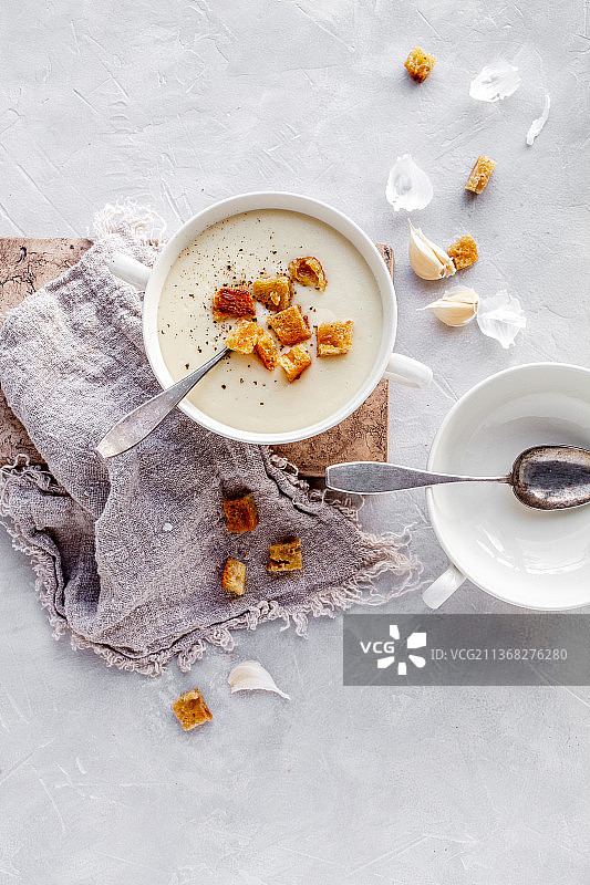 大蒜面包丁菊芋汤图片素材