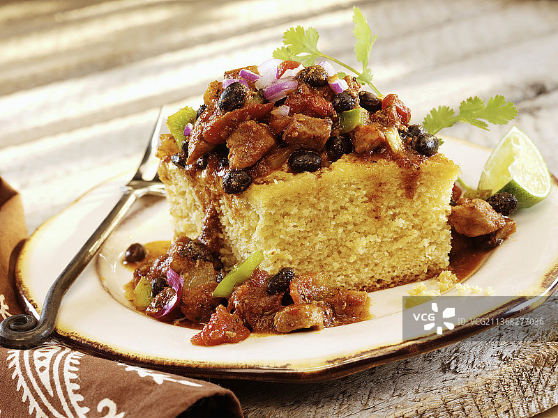 玉米面包配黑豆洋葱辣椒图片素材