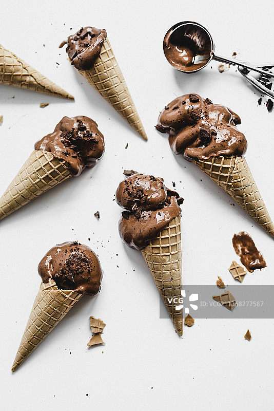 融化的巧克力冰淇淋图片素材