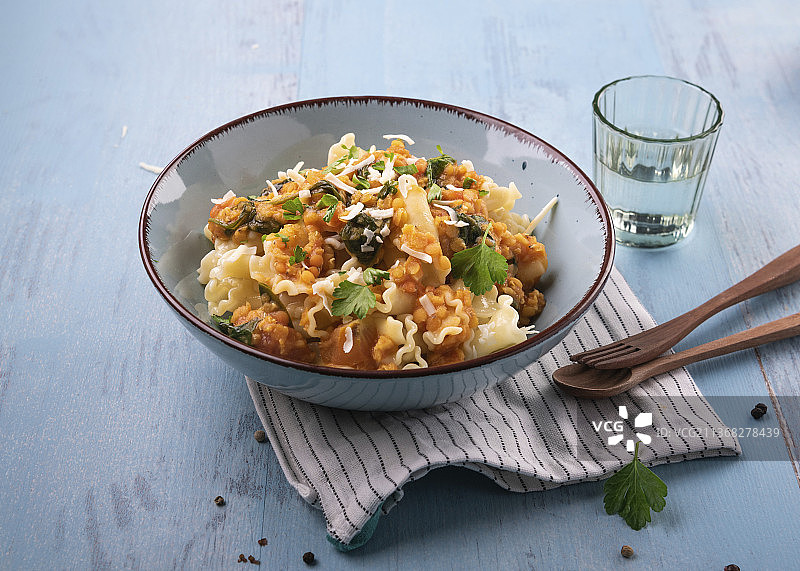 纯素扁豆椰奶肉酱意面图片素材