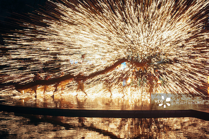 打铁花与舞龙图片素材
