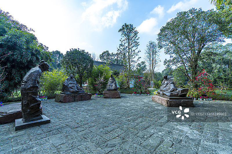 杜甫草堂 旅游 绿树 水岸 竹林 湖泊 荷塘 石桥 草地 灯笼 古建筑 茅屋 茶楼 客栈 木桥 红墙图片素材