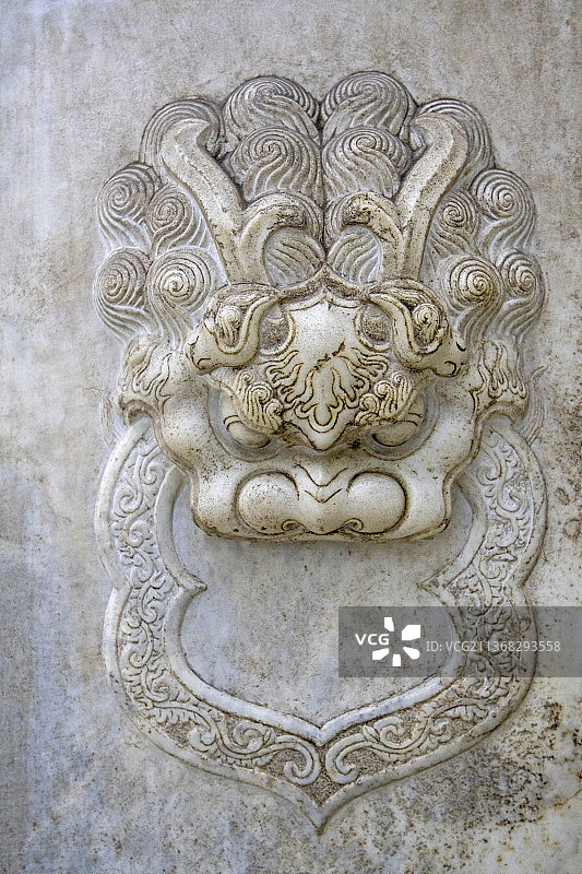 河北遵化清东陵慈禧陵地宫宫门上的石狮门环图片素材