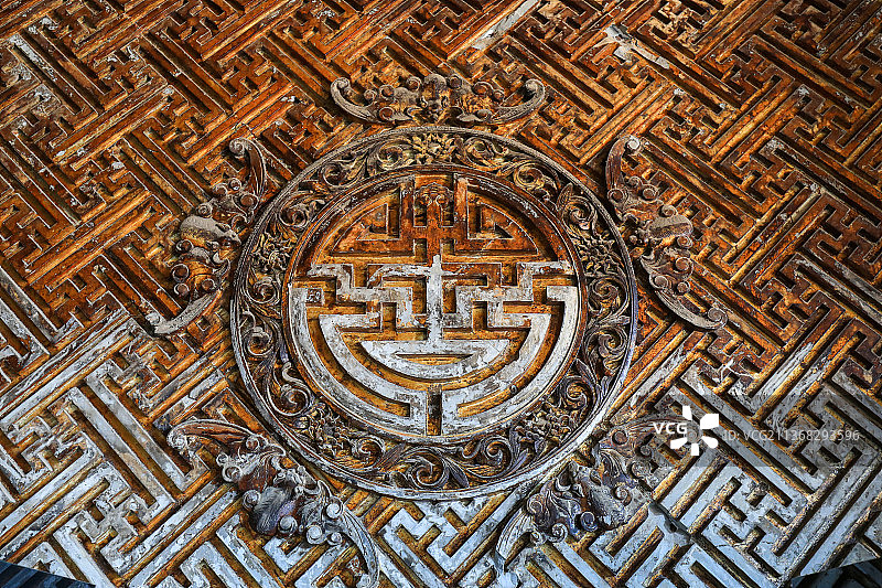 河北遵化清东陵慈禧陵隆恩殿五蝠捧寿木雕图片素材