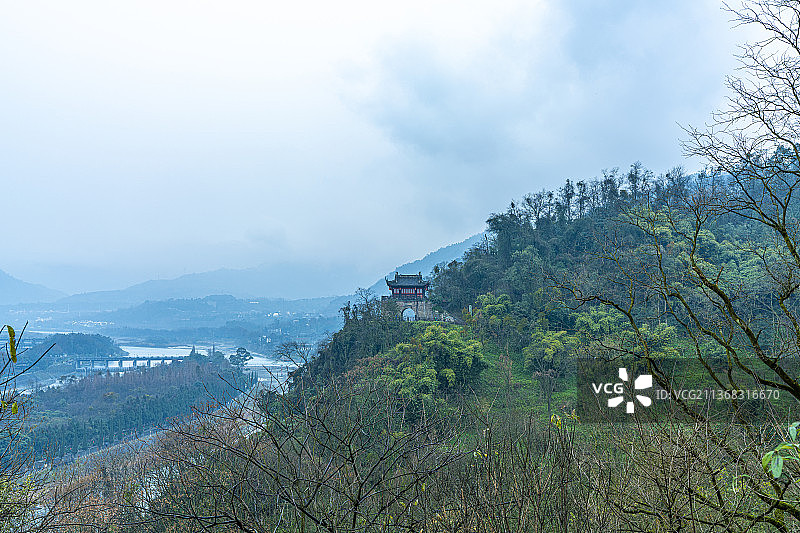 都江堰 廊桥 古建筑 远山 雾气 江水 古街 商业街 茶马古道 亭 二王庙 寺庙 香烛 古建屋顶 吊图片素材