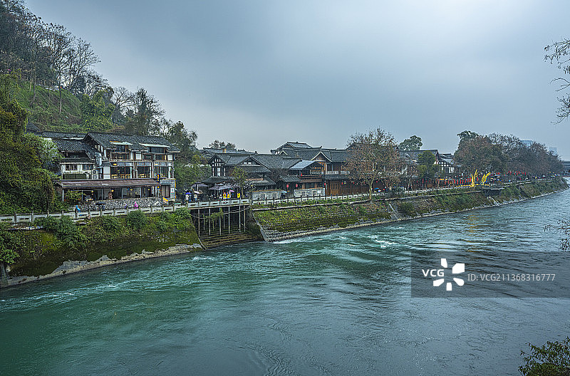 都江堰 廊桥 古建筑 远山 雾气 江水 古街 商业街 茶马古道 亭 二王庙 寺庙 香烛 古建屋顶 吊图片素材
