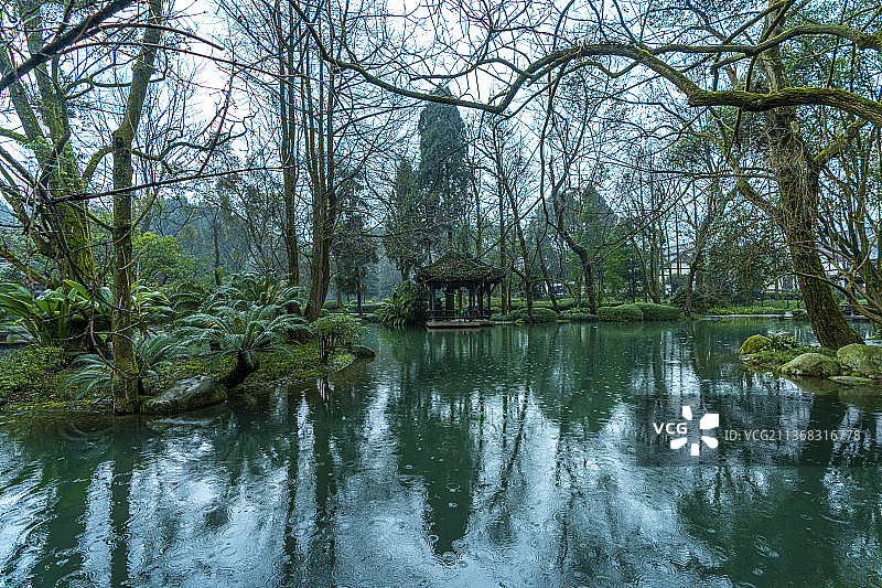 都江堰 廊桥 古建筑 远山 雾气 江水 古街 商业街 茶马古道 亭 二王庙 寺庙 香烛 古建屋顶 吊图片素材