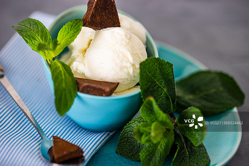 巧克力薄荷冰淇淋甜点（格鲁吉亚第比利斯）图片素材